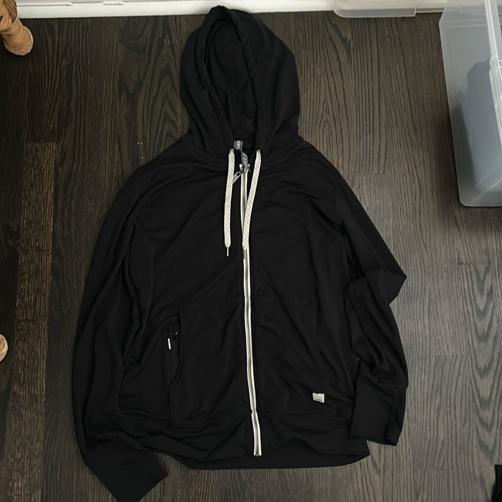 Like new Vuori zippie. Pocket with zipper for key.